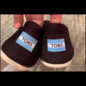 Toms Black Canvas Classics